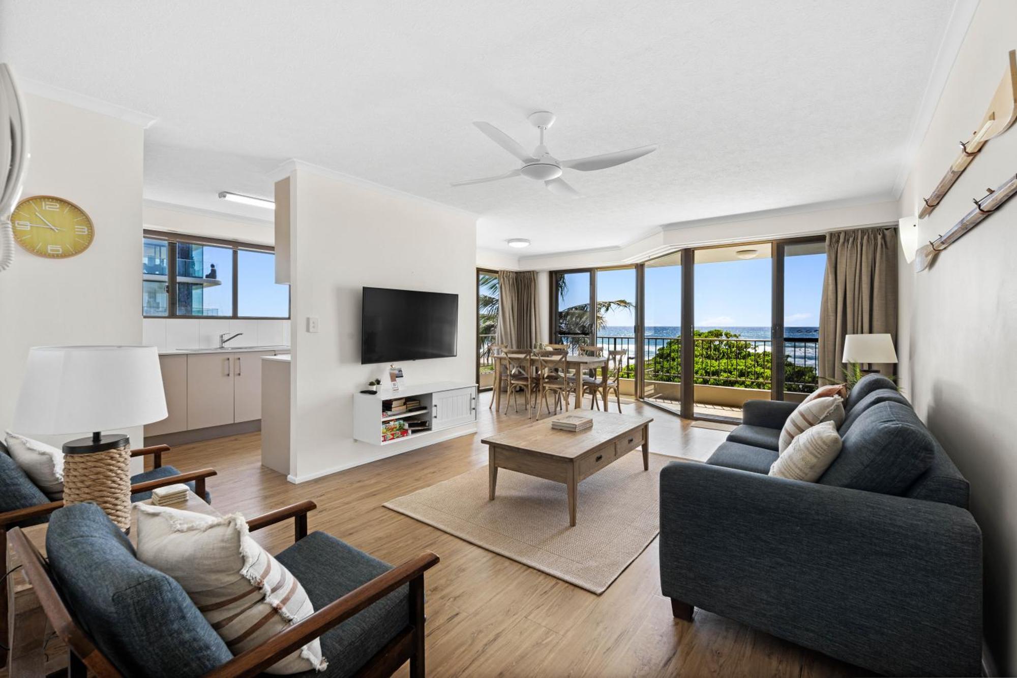 Surfside Court - Hosted By Burleigh Letting Appartement Gold Coast Buitenkant foto