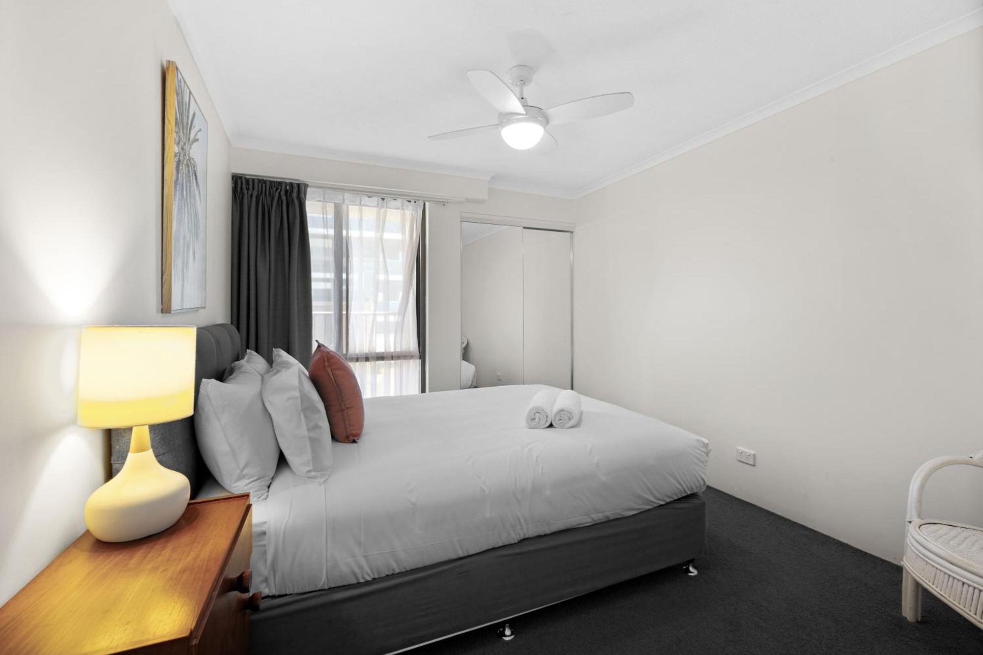 Surfside Court - Hosted By Burleigh Letting Appartement Gold Coast Buitenkant foto